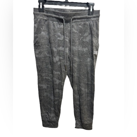 Tapout Pants - TAPOUT GRAY AND BLACK CAMOUFLAGE CAPRI JOGGERS
